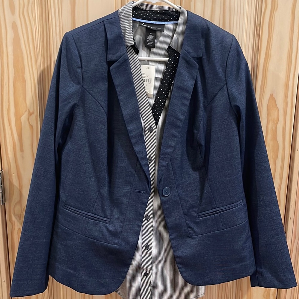 This blazer paired with the blouse is a show stopper !